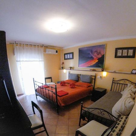 Tano'S Apartment Giardini Naxos Bagian luar foto