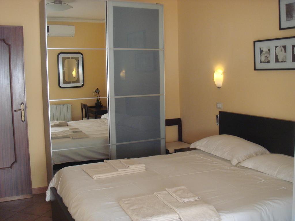 Tano'S Apartment Giardini Naxos Ruang foto