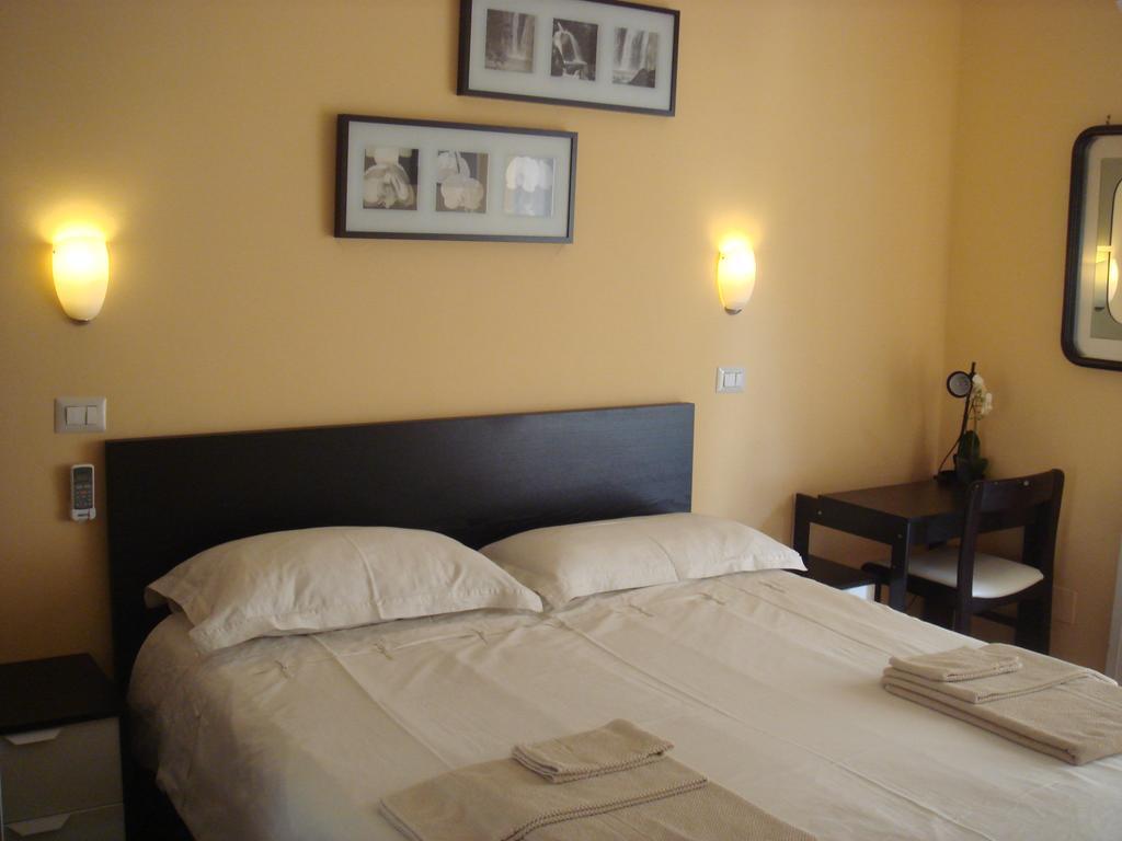 Tano'S Apartment Giardini Naxos Ruang foto