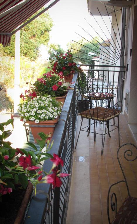 Tano'S Apartment Giardini Naxos Bagian luar foto