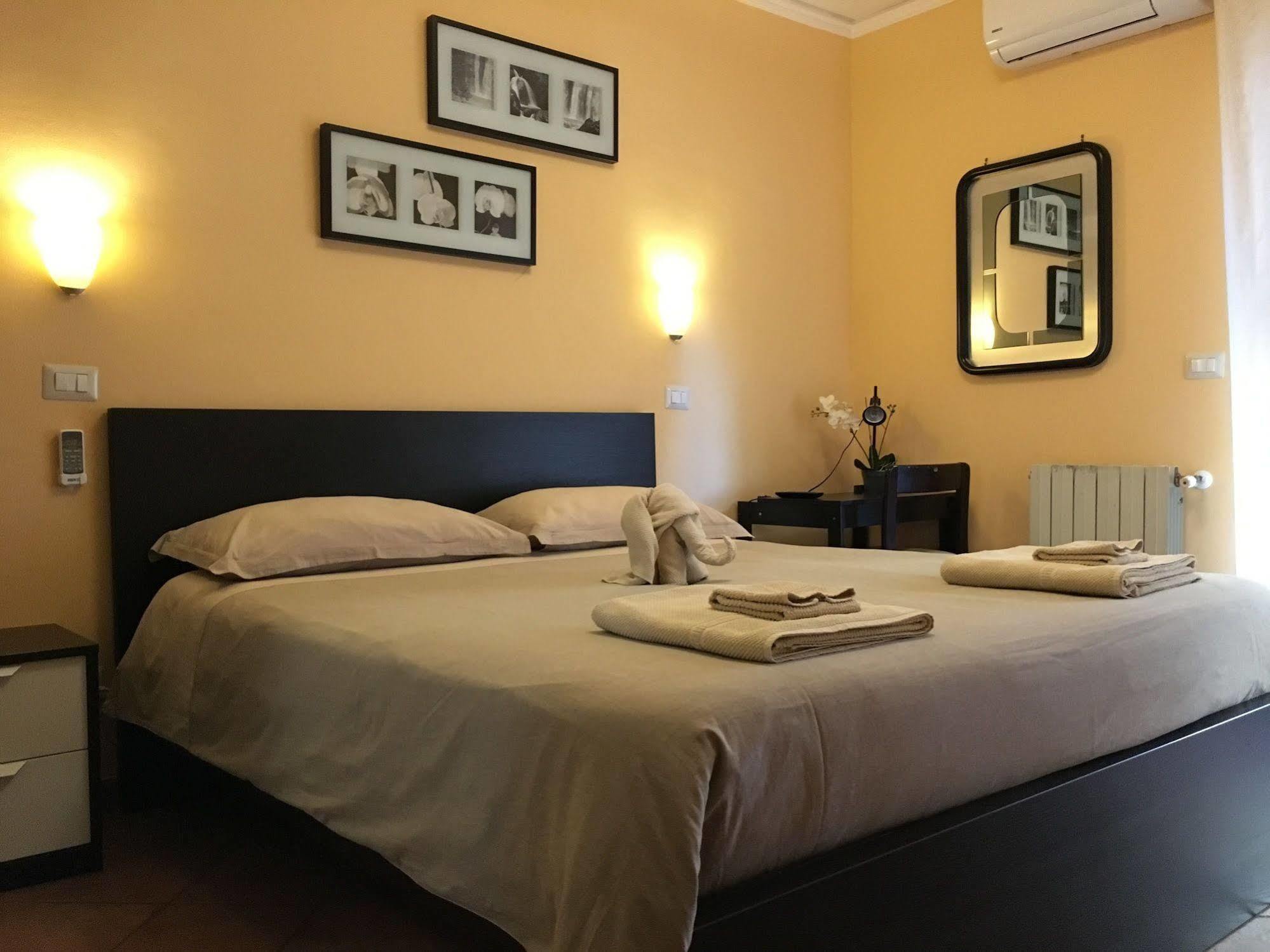 Tano'S Apartment Giardini Naxos Bagian luar foto